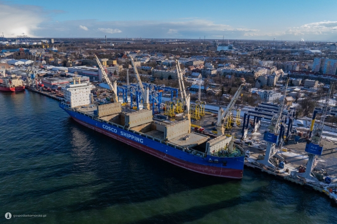 Port Gdańsk: przeładunek maszyny do drążenia najdłuższego tunelu kolejowego w Polsce-GospodarkaMorska.pl