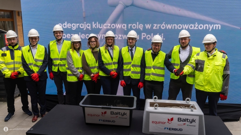 ­Equinor rusza z budową bazy serwisowej w Łebie. Uroczyste wmurowanie kamienia węgielnego-GospodarkaMorska.pl