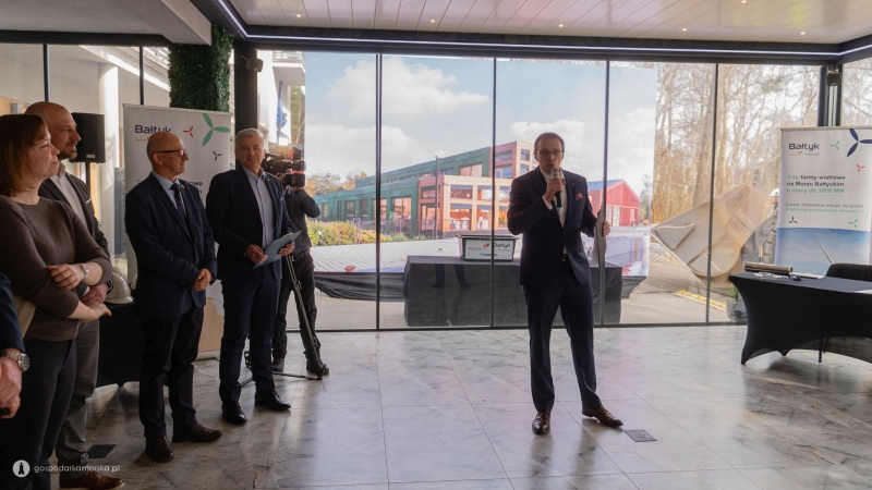 ­Equinor rusza z budową bazy serwisowej w Łebie. Uroczyste wmurowanie kamienia węgielnego-GospodarkaMorska.pl