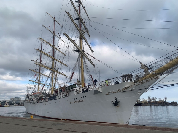 Dar Młodzieży wyrusza w pierwszy rejs w tym roku-GospodarkaMorska.pl