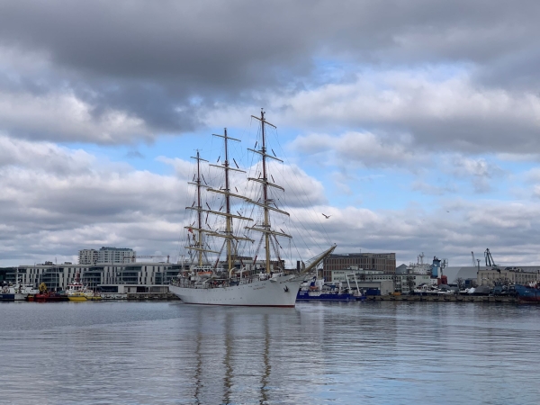 Dar Młodzieży wyrusza w pierwszy rejs w tym roku-GospodarkaMorska.pl