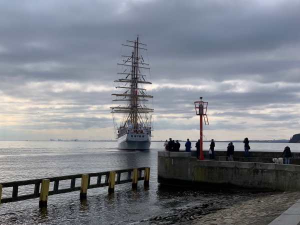 Dar Młodzieży wyrusza w pierwszy rejs w tym roku-GospodarkaMorska.pl