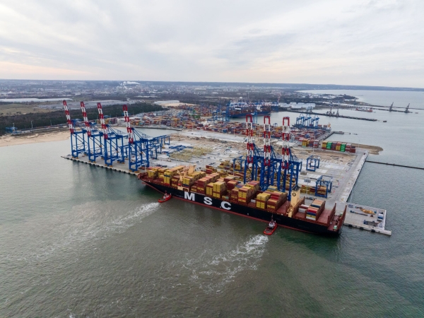 Do nabrzeża T3 zawijają kolejne statki. Wśród nich pierwszy kontenerowiec w ramach nowego serwisu MSC-GospodarkaMorska.pl