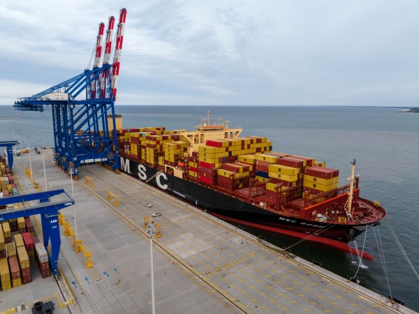 Do nabrzeża T3 zawijają kolejne statki. Wśród nich pierwszy kontenerowiec w ramach nowego serwisu MSC-GospodarkaMorska.pl