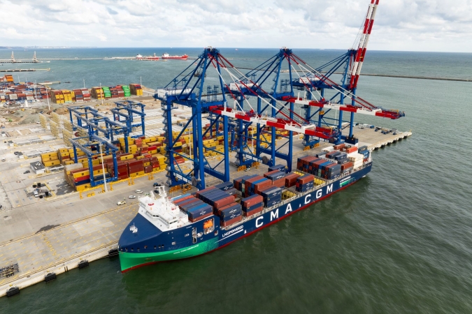 Nietypowy załadunek w Baltic Hub. Na statek załadowano 55-tonowy dzwon Vox Patris-GospodarkaMorska.pl