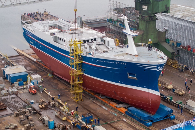 Kolejne wodowanie z pochylni w gdańskiej stoczni Karstensen z udziałem publiczności-GospodarkaMorska.pl