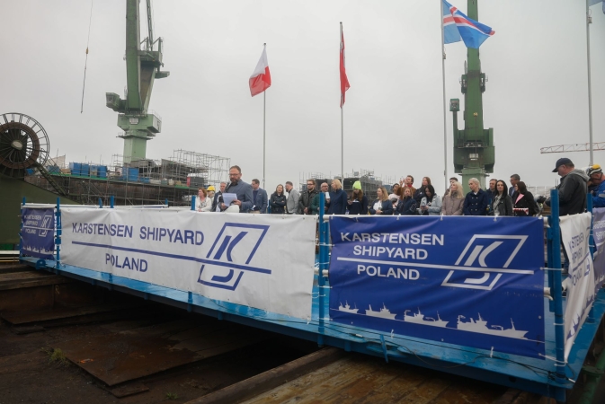 Kolejne wodowanie z pochylni w gdańskiej stoczni Karstensen z udziałem publiczności-GospodarkaMorska.pl