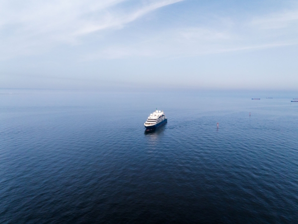 Sezon wycieczkowców w Porcie Gdańsk rozpoczęty. Przybył Le Champlain-GospodarkaMorska.pl