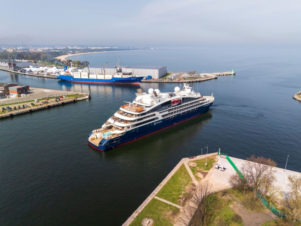 Sezon wycieczkowców w Porcie Gdańsk rozpoczęty. Przybył Le Champlain-GospodarkaMorska.pl