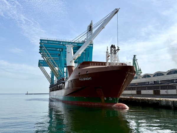 Spektakularna dostawa z Portu Gdynia – suwnice Konecranes płyną do USA-GospodarkaMorska.pl