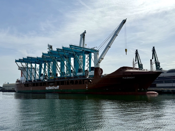 Spektakularna dostawa z Portu Gdynia – suwnice Konecranes płyną do USA-GospodarkaMorska.pl
