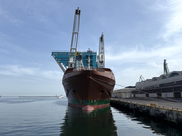 Spektakularna dostawa z Portu Gdynia – suwnice Konecranes płyną do USA-GospodarkaMorska.pl