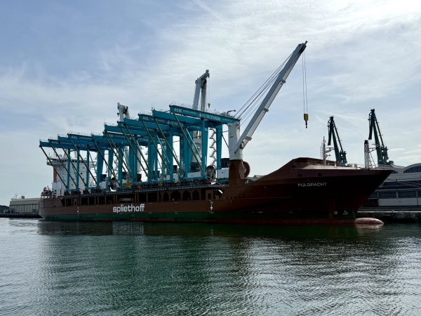 Spektakularna dostawa z Portu Gdynia – suwnice Konecranes płyną do USA-GospodarkaMorska.pl