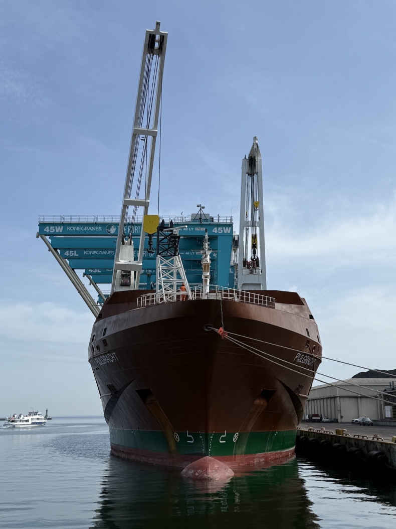 Spektakularna dostawa z Portu Gdynia – suwnice Konecranes płyną do USA-GospodarkaMorska.pl