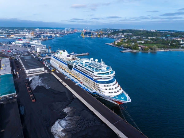 Pierwszy wycieczkowiec sezonu zawinął do Portu Gdynia-GospodarkaMorska.pl