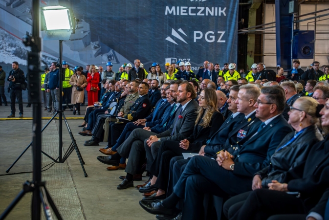 Burza w polskiej stoczni. Ruszyła budowa drugiej fregaty programu „Miecznik”-GospodarkaMorska.pl