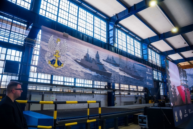 Burza w polskiej stoczni. Ruszyła budowa drugiej fregaty programu „Miecznik”-GospodarkaMorska.pl