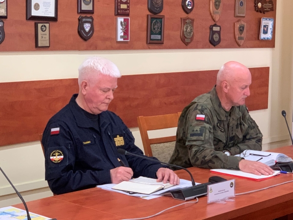 Odprawa premiera z kadrą Marynarki Wojennej w COM-DKM w Gdyni-GospodarkaMorska.pl