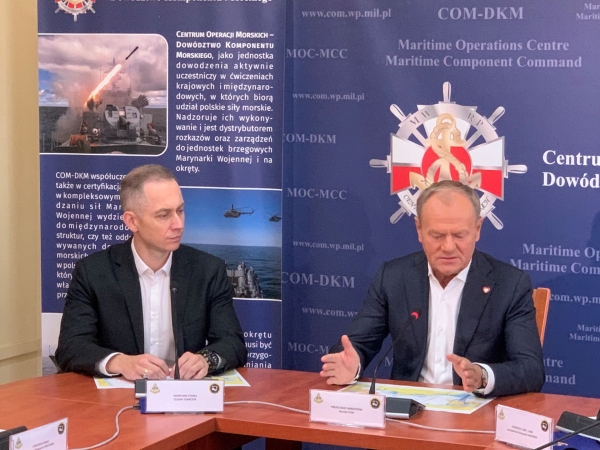 Odprawa premiera z kadrą Marynarki Wojennej w COM-DKM w Gdyni-GospodarkaMorska.pl