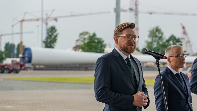 W Świnoujściu przeładowywane będą fundamenty dla BC-Wind-GospodarkaMorska.pl