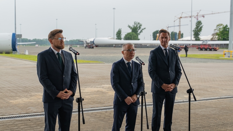 W Świnoujściu przeładowywane będą fundamenty dla BC-Wind-GospodarkaMorska.pl