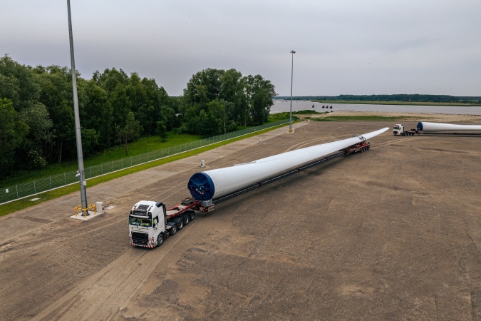 W Świnoujściu przeładowywane będą fundamenty dla BC-Wind-GospodarkaMorska.pl