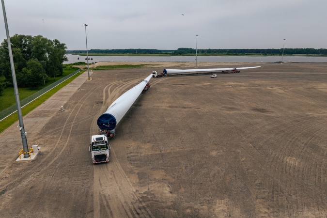 W Świnoujściu przeładowywane będą fundamenty dla BC-Wind-GospodarkaMorska.pl