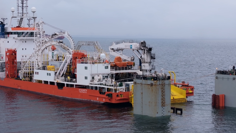 Nietypowy transport kablowca do polskiej stoczni-GospodarkaMorska.pl