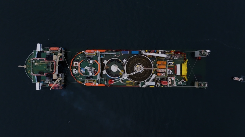 Nietypowy transport kablowca do polskiej stoczni-GospodarkaMorska.pl