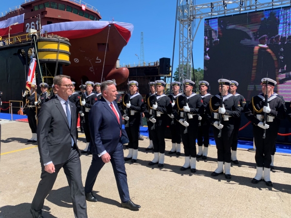 Pierwszy „Delfin” już na wodzie. Remontowa Shipbuilding prezentuje pierwszy okręt SIGINT dla Marynarki Wojennej-GospodarkaMorska.pl