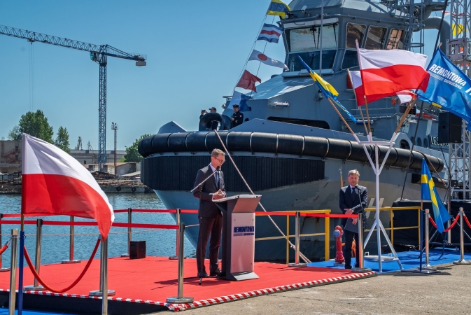 Pierwszy „Delfin” już na wodzie. Remontowa Shipbuilding prezentuje pierwszy okręt SIGINT dla Marynarki Wojennej-GospodarkaMorska.pl