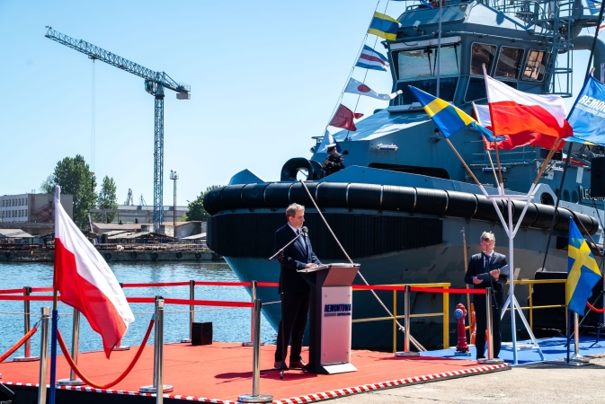Pierwszy „Delfin” już na wodzie. Remontowa Shipbuilding prezentuje pierwszy okręt SIGINT dla Marynarki Wojennej-GospodarkaMorska.pl