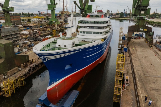 Wodowanie statku rybackiego w Karstensenie przyciągnęło tłumy [WIDEO]-GospodarkaMorska.pl