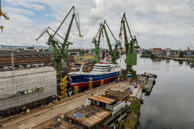 Wodowanie statku rybackiego w Karstensenie przyciągnęło tłumy [WIDEO]-GospodarkaMorska.pl