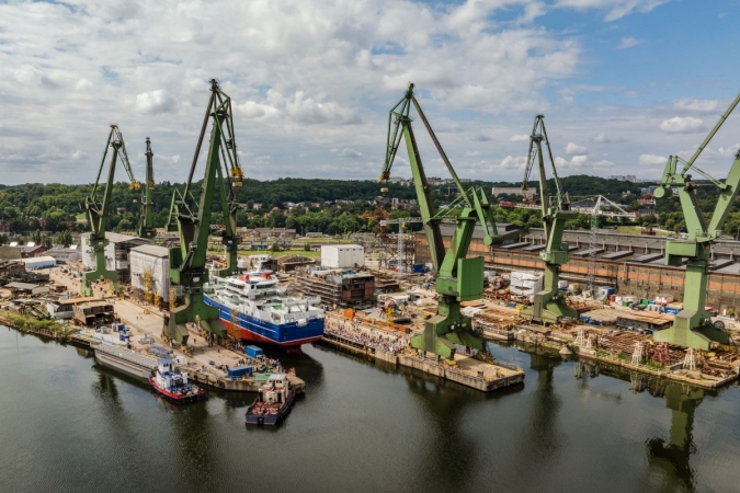 Wodowanie statku rybackiego w Karstensenie przyciągnęło tłumy [WIDEO]-GospodarkaMorska.pl