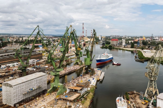 Wodowanie statku rybackiego w Karstensenie przyciągnęło tłumy [WIDEO]-GospodarkaMorska.pl