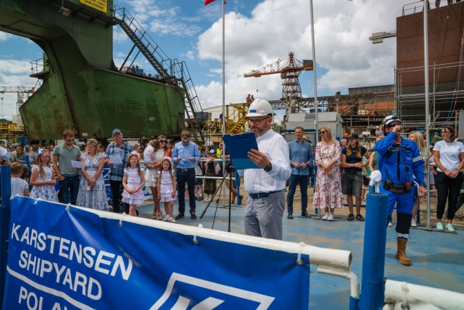Wodowanie statku rybackiego w Karstensenie przyciągnęło tłumy [WIDEO]-GospodarkaMorska.pl