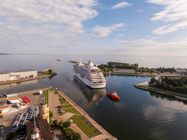 Wycieczkowiec Crystal Serenity w Porcie Gdańsk-GospodarkaMorska.pl