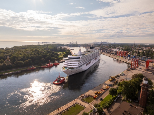 Wycieczkowiec Crystal Serenity w Porcie Gdańsk-GospodarkaMorska.pl