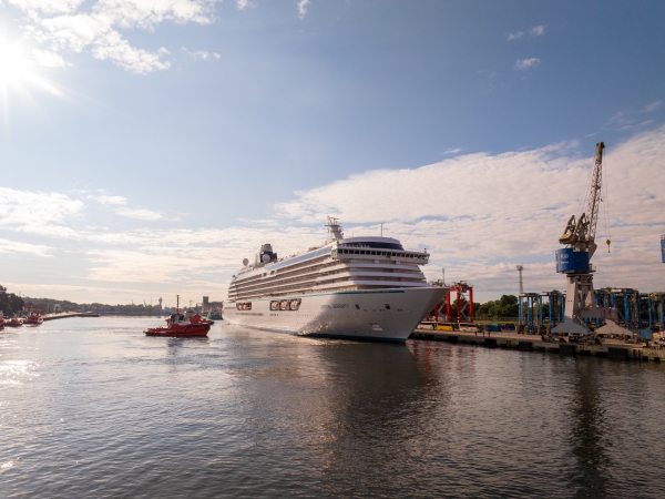 Wycieczkowiec Crystal Serenity w Porcie Gdańsk-GospodarkaMorska.pl