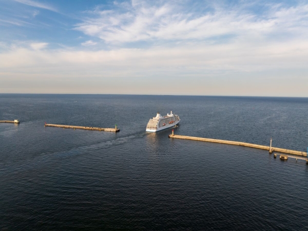 Intensywny sezon wycieczkowy w Gdyni. Port odwiedził Seven Seas Voyager-GospodarkaMorska.pl