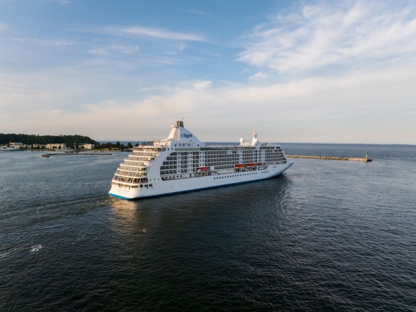 Intensywny sezon wycieczkowy w Gdyni. Port odwiedził Seven Seas Voyager-GospodarkaMorska.pl