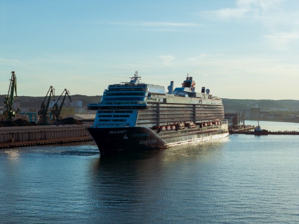 Bezemisyjny Mein Shiff 7 w Porcie Gdynia-GospodarkaMorska.pl