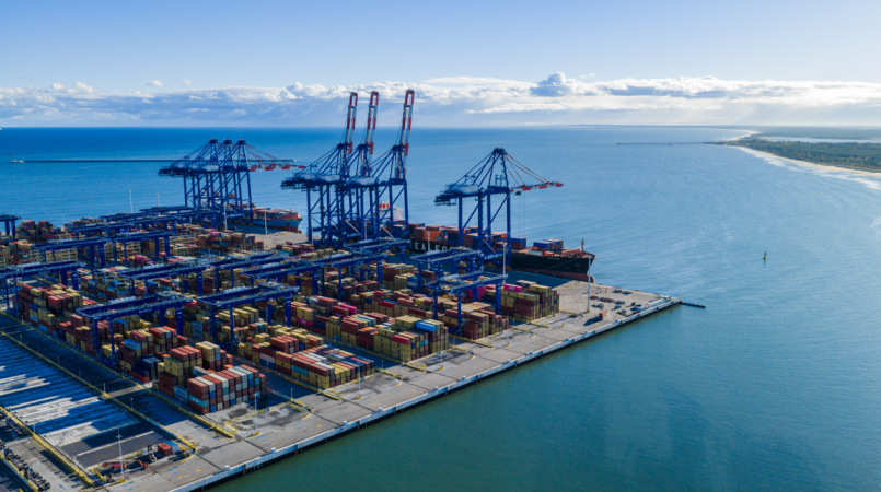 Do Gdańska wpłynął pierwszy kontenerowiec, który przemierzył szlak arktyczny z Azji do Europy [WIDEO]-GospodarkaMorska.pl