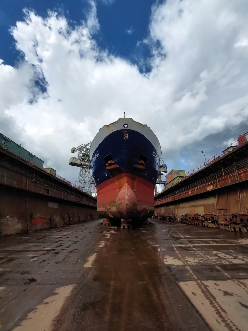 Stocznia Safe skupia się na remontach. 88-metrowy Isartal właśnie opuścił dok -GospodarkaMorska.pl