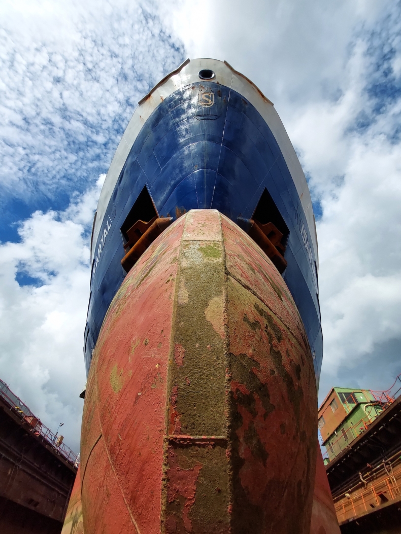 Stocznia Safe skupia się na remontach. 88-metrowy Isartal właśnie opuścił dok -GospodarkaMorska.pl