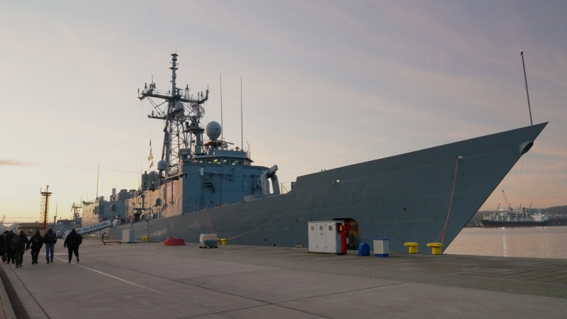 Strzelanie torpedowe i ostatni lot śmigłowców SH-2G. Popłynęliśmy na ćwiczenia Marynarki Wojennej [WIDEO] -GospodarkaMorska.pl