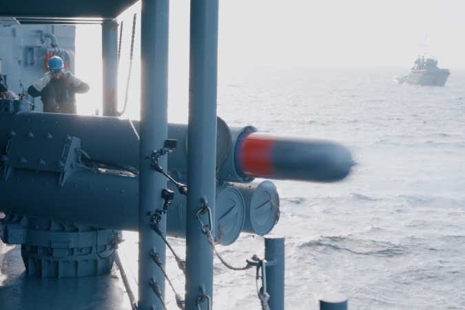 Strzelanie torpedowe i ostatni lot śmigłowców SH-2G. Popłynęliśmy na ćwiczenia Marynarki Wojennej [WIDEO] -GospodarkaMorska.pl