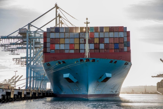 Kontenerowiec Maersk Evora ustanawia rekord jednorazowego przeładunku kontenerów (24,846 TEU) w porcie Los Angeles w październiku.-GospodarkaMorska.pl