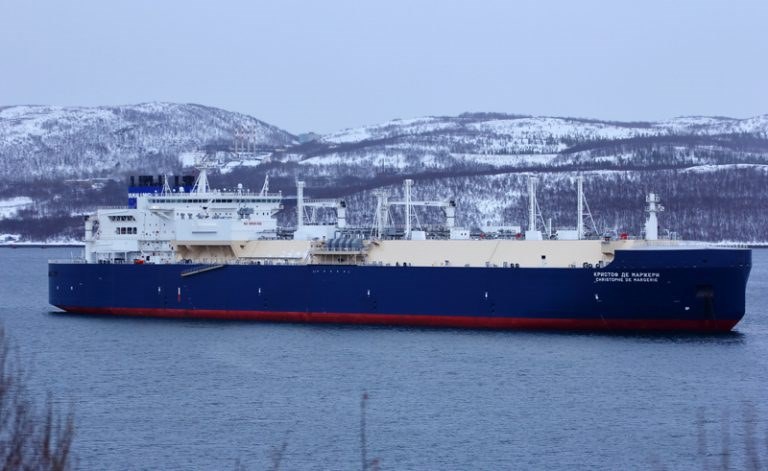 Tankowiec Christophe de Margerie kończy pierwszą samodzielną wyprawę z ładunkiem LNG przez Arktykę i zwija do portu w Murmańsku 12 lutego.-GospodarkaMorska.pl